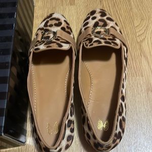 VICTORIA’S SECRET LEOPARD/TAN PRINT FLAT SHOES!!